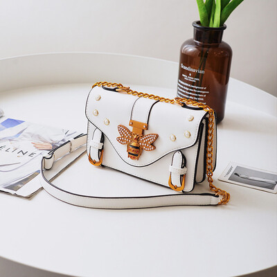

Women Messenger Bag Fashion Brand Designer Retro Bee Honeybee Decor Rivet Shoulder Bag for Ladies Vintage Cute Crossbody Bag