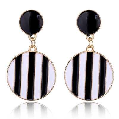 

European Simple Geometric Metal Round Earrings for Women Leaf Flower Earrings Pendientes Wedding Jewelry Ethnic Party Wholesale