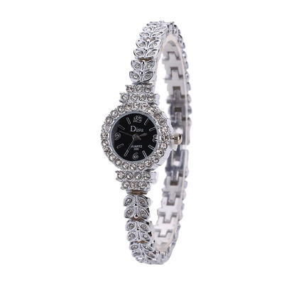 

Women Vintage Luxury Gold Silver Watches Elegant Quartz Fashion Rectangle Dial Watch Carved Pattern Bracelet Casual WristWatch