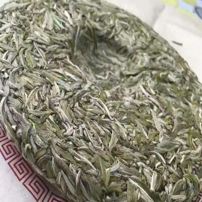 

White whit silver needle cake Fuding white tea
