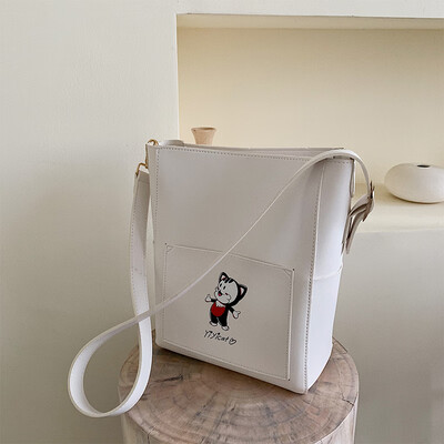 

Ins leisure cartoon bag simple large capacity women bag new 2019 air bucket bag single shoulder oblique satchel bag