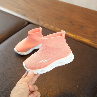 

New kids shoes Casual childrens shoes Fashionable LED Light Net Breathable childrens sneakers Soft Sports Walking Shoes