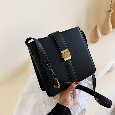 

Red chic leisure bag Korean Joker retro small square bag new 2019 simple shoulder slung womens bag