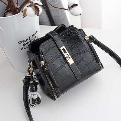 

On the new small bag bucket bag fashion fresh stone messenger bag net red texture shoulder ins super fire