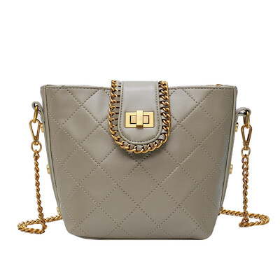 

Small bag female 2019 Xin Tao summer new Korean version of the bucket bag sequins flash drill diagonal chain shoulder bag shoulder bag