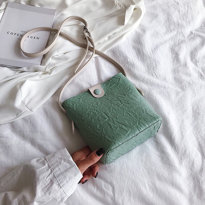 

Ins super fire bag female 2019 new Korean version of the wild single shoulder slung fashion texture solid color leisure bucket bag