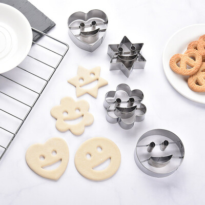 

4PCS DIY Fondant Pastry Cake Biscuit Cutting Molds Set Stainless Steel Cookie Cutters Kitchen Gadgets Round Flower Star Heart