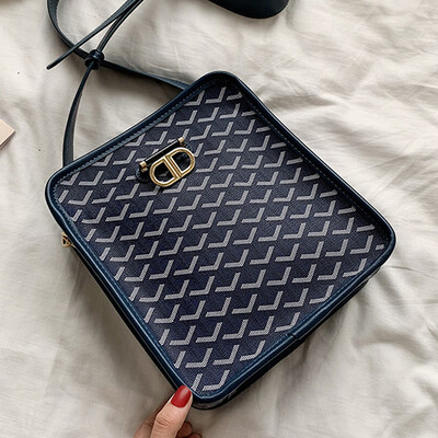 

2019 new fashion summer wide shoulder belt D buckle female bag net red style foreign gas hundred lapped oblique shoulder bag