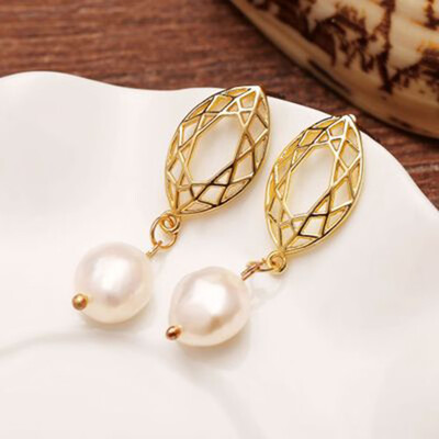 

Retro Freshwater Pearl Earrings Creative Temperament Simple Wild Slim Earrings