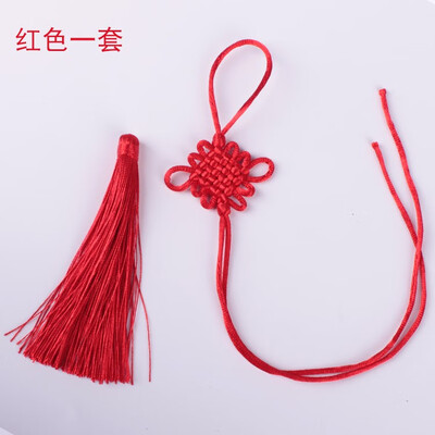 

Exquisite Chinese knot pendant features handmade crafts