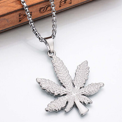 

18K Gold Plated Maple Leaf Marijuana Leaf Pot Diamond Pendant Necklace Snake Chain