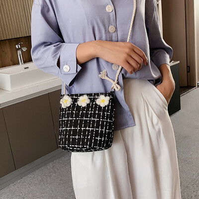 

Tailored Women Wild Messenger Bag Small Fresh Bucket Wool Knit Shoulder Bag