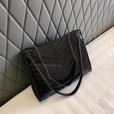 

The new online celebrity in autumn&winter is the same type of large bag woman 2019 Korean version of the chain oblique satchel