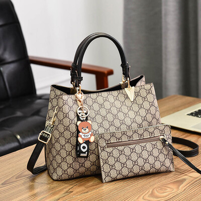 

The fashion handbag in the Korean version of the new womens fashion bag has a large capacity single shoulder bag in the atmospher