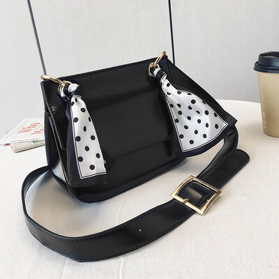 

Korean version of the fairy fashion temperament Messenger bag 2019 new small fresh simple wave point scarf shoulder bag