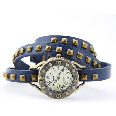 

Womens Vintage Rivets Bracelet Wrist Watch