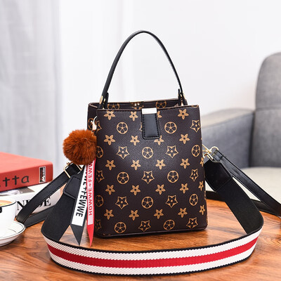 

Womens bags Korean Joker atmosphere portable fashion large capacity shoulder Messenger bag bucket bag