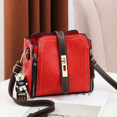 

Hong Kong style retro small square bag ins super fire iron chain kumayes bag small bag female slung new wild
