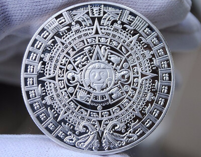 

40MM 2012 Pyramid Maya Calendar Silver Plated Souvenir Coin Medal