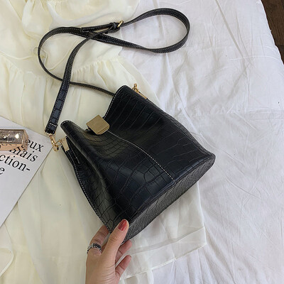 

Textured splicing small bag high-level feeling womens bag new 2019 fashionable&fashionable bucket bag single-shoulder obl