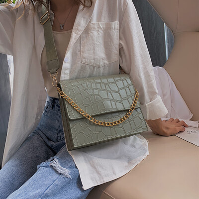 

Senior sense bag female 2019 new Korean fashion casual wild wide shoulder strap shoulder slung chain small square bag