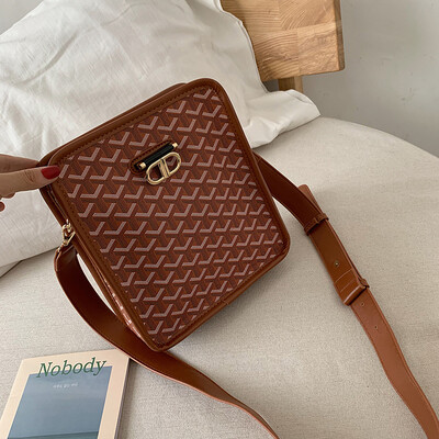 

Qiao Bani 2019 new South Korea ins fashion network red street beat color bag dog teeth shoulder diagonal trend handbags