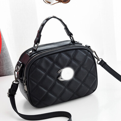 

Korean version of the 2019 spring&summer new embroidered line shoulder diagonal package cool fashion casual ladies small square bag