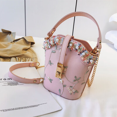 

New small bag female 2019 new wave Korean version of the wild shoulder slung fashion gas chain lace bucket bag