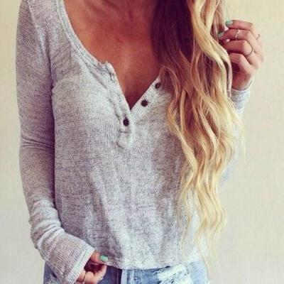 

Long-sleeved V-neck loose-knit short bottoming shirt