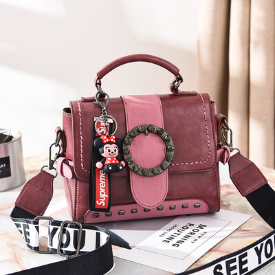 

Spring send pendant small bag female 19 new wave Korean version of the girl bag fashion shoulder Messenger bag wild handbag