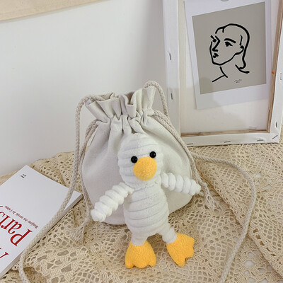 

2019 new casual wild shoulder bag female fashion cartoon cute plush duckling slung canvas bucket bag