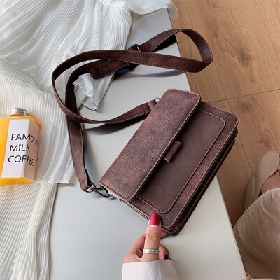 

The fashion trend of the new Korean version of the womens bag in the autumn of 2019 is a small square bag with a magnetic button