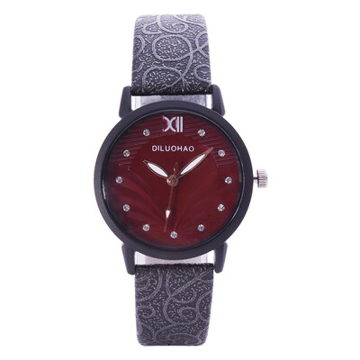 

Irregular belt student watch female model diamond scale