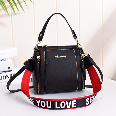 

In summer the new tide of Korean womens handbags fashion handbags simple Joker shoulder Messenger bag