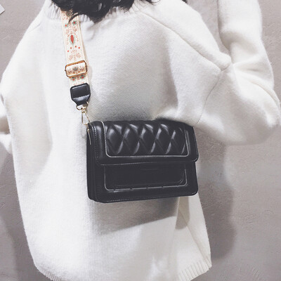 

Advanced sense Lingge bag female 2019 new small fragrance style fashion wide shoulder strap wild shoulder Messenger bag small square bag