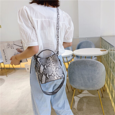 

Tailored New Womens Snake Pattern Square Shoulder Fashion Wild Shoulder Messenger Bags