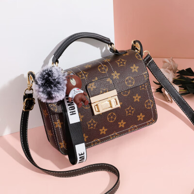 

Summer female new wave Korean fashion Joker hand bill of lading shoulder slung ladies personality small square bag