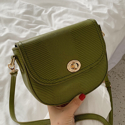 

On the new small bag women 2019 new Korean fashion Joker saddle bag retro shoulder bag Messenger bag