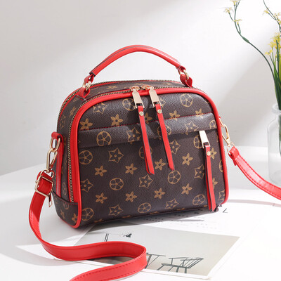 

In the bag female 2019 new cool female bag Korean version of the fresh small fragrance fashion single shoulder Messenger bag