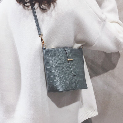 

Advanced sense bag female bag new 2019 Korean version of the wild bucket bag solid color simple net red shoulder Messenger bag tide