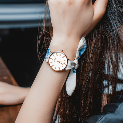 

Simple temperament of female watch students ins original Sufeng Korean version of Super Fire retro College Girls Network celebriti