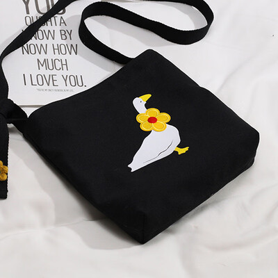 

Japanese simple Joker single shoulder diagonal canvas bag 2019 new cute Mori art portable bag