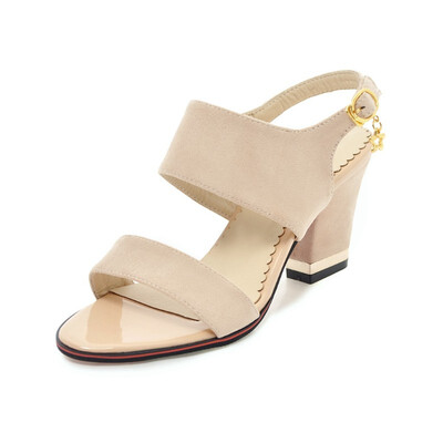

Medium Thick Sweet Sandals