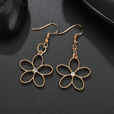 

New Creative Design Ladies Pendant Necklace Hollow Fishtail Flower Fashion Popular Necklace Set Wedding Jewelry Female Gift