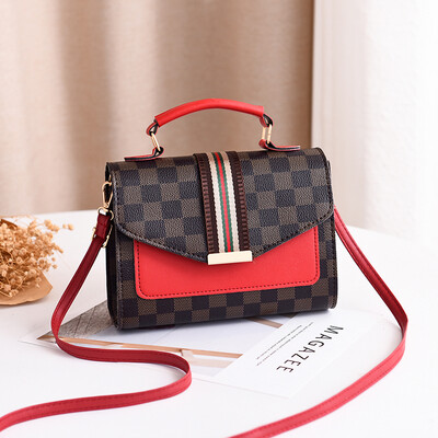 

In autumn&winter the fashion trend of Xingang girls in the Korean version of Joker retro slung shoulder bag small square bag