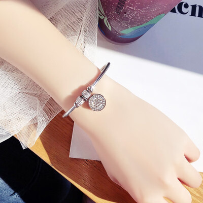 

Niche bracelet female hand jewelry sterling silver net red Korean version of the cold trend of people rose gold titanium steel Pan