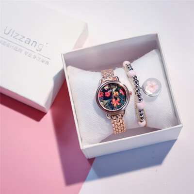 

Simple temperament of INS Bracelet girl student