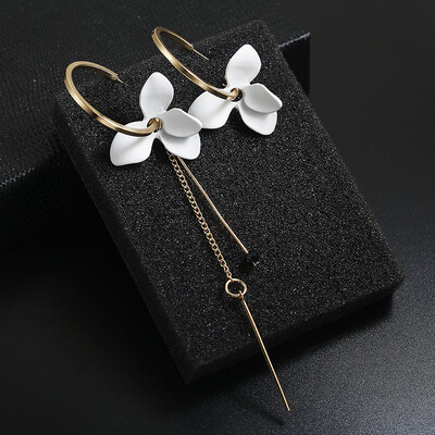 

2019 New Korean Earrings Fresh And Lovely Fashion Exaggerated Metal Petals Womens Earrings Suitable For Winter Girls Jewelry