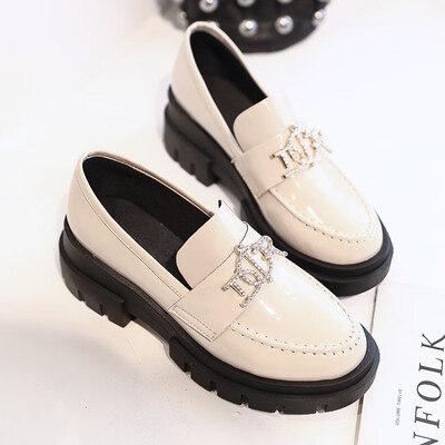 

2019 new lucky shoes Korean version of rhinestone buckle patent leather deep round head low documentary shoes small leather shoes