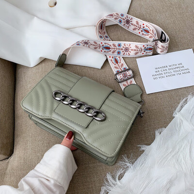 

New high-end small bag female 2019 new wave Korean version of the fashion wide shoulder strap wild single shoulder slung small square bag